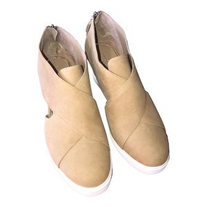 COPY - L. Paola Tan SuedeWedge New no box Size 10M